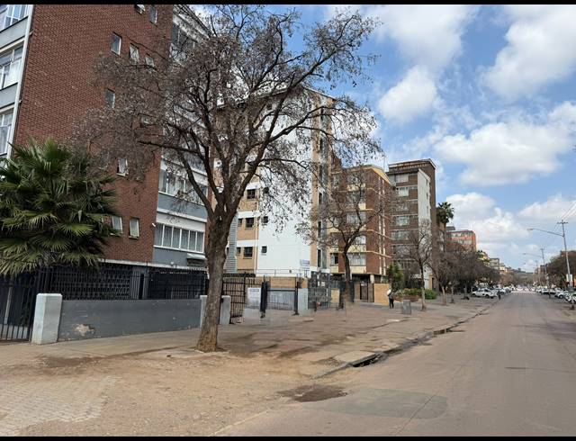 3 BEDROOM APARTMENT FOR SALE IN SUNNYSIDE